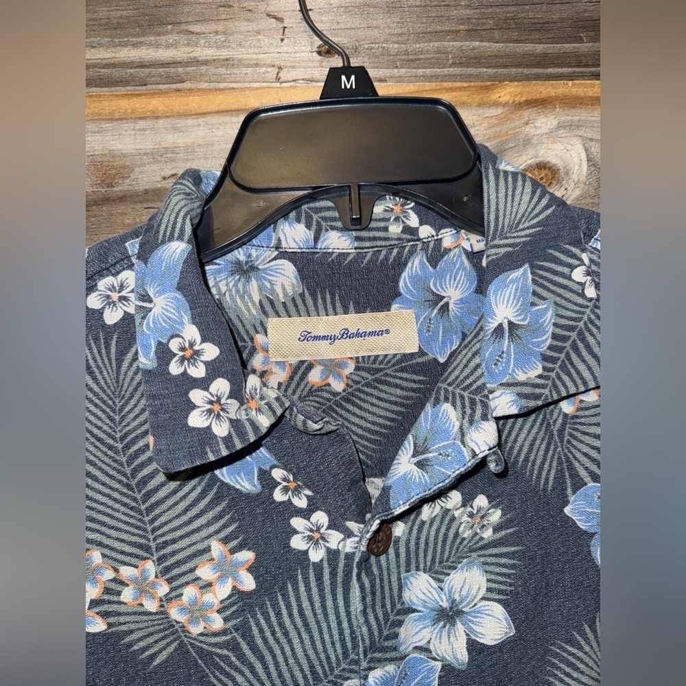 Tommy Bahama Floral Hawaiian Blue Pocket Men's Camp Shirt 100%Silk Size S - Picture 3 of 7